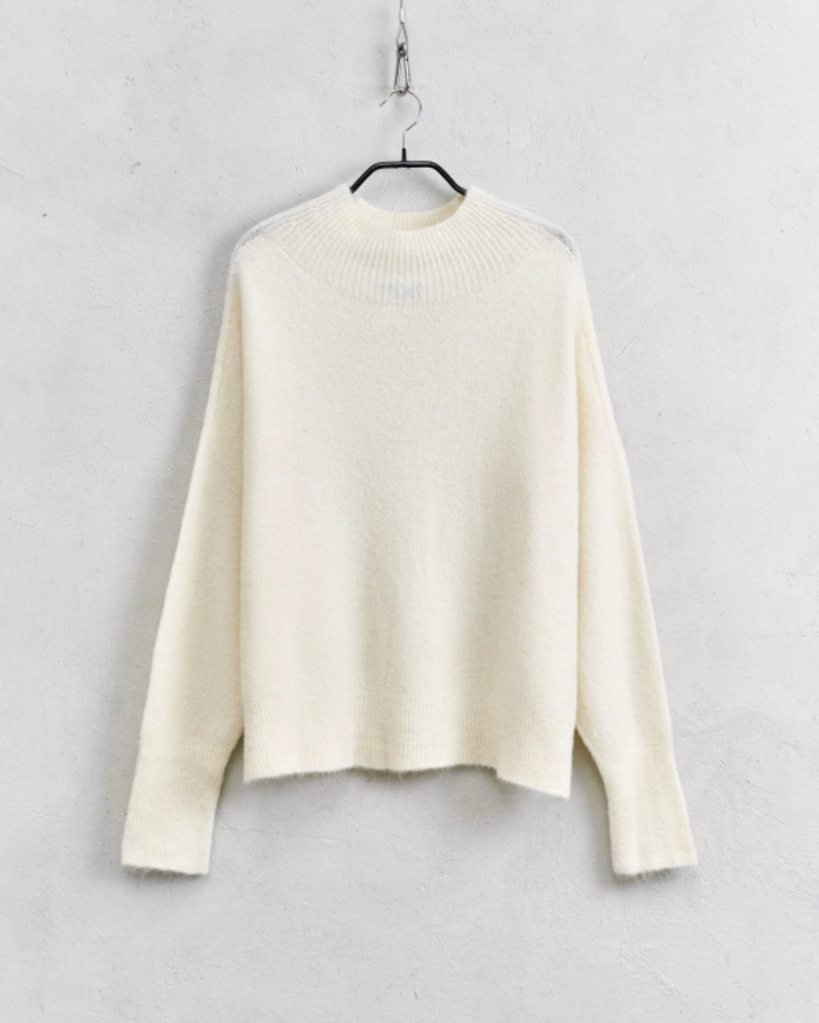 Maglione con collo leggermente alto