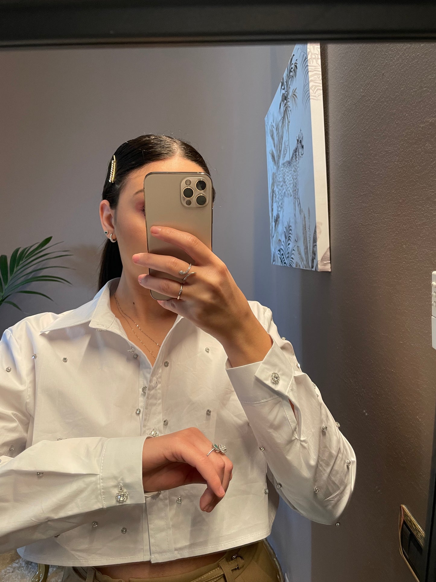 Camicia con gioielli