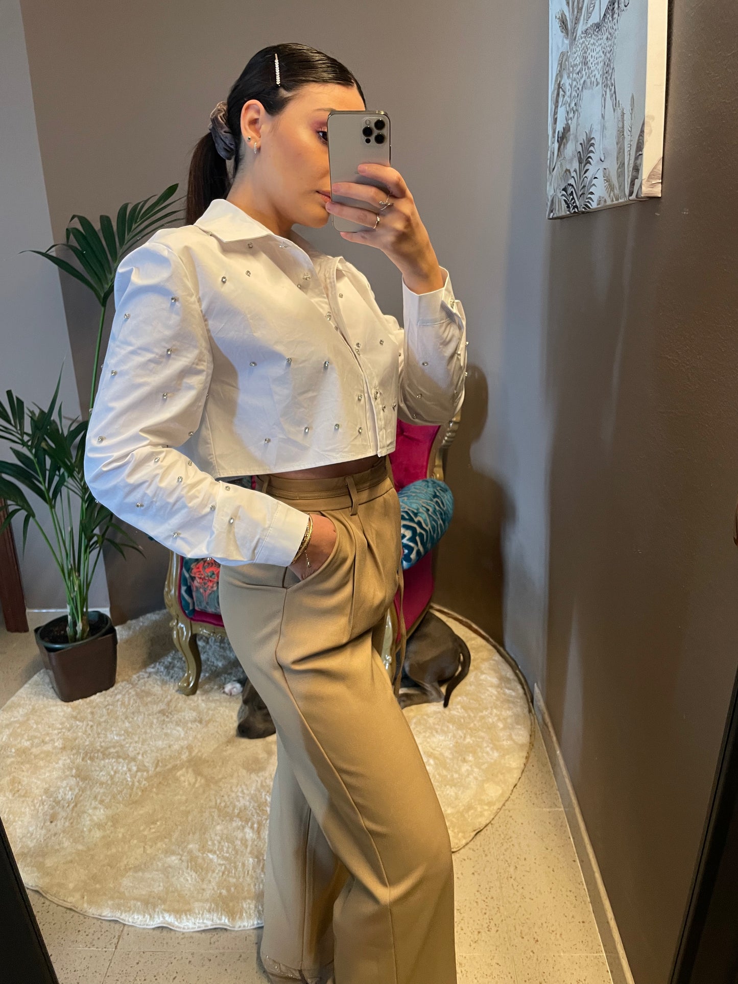 Camicia con gioielli