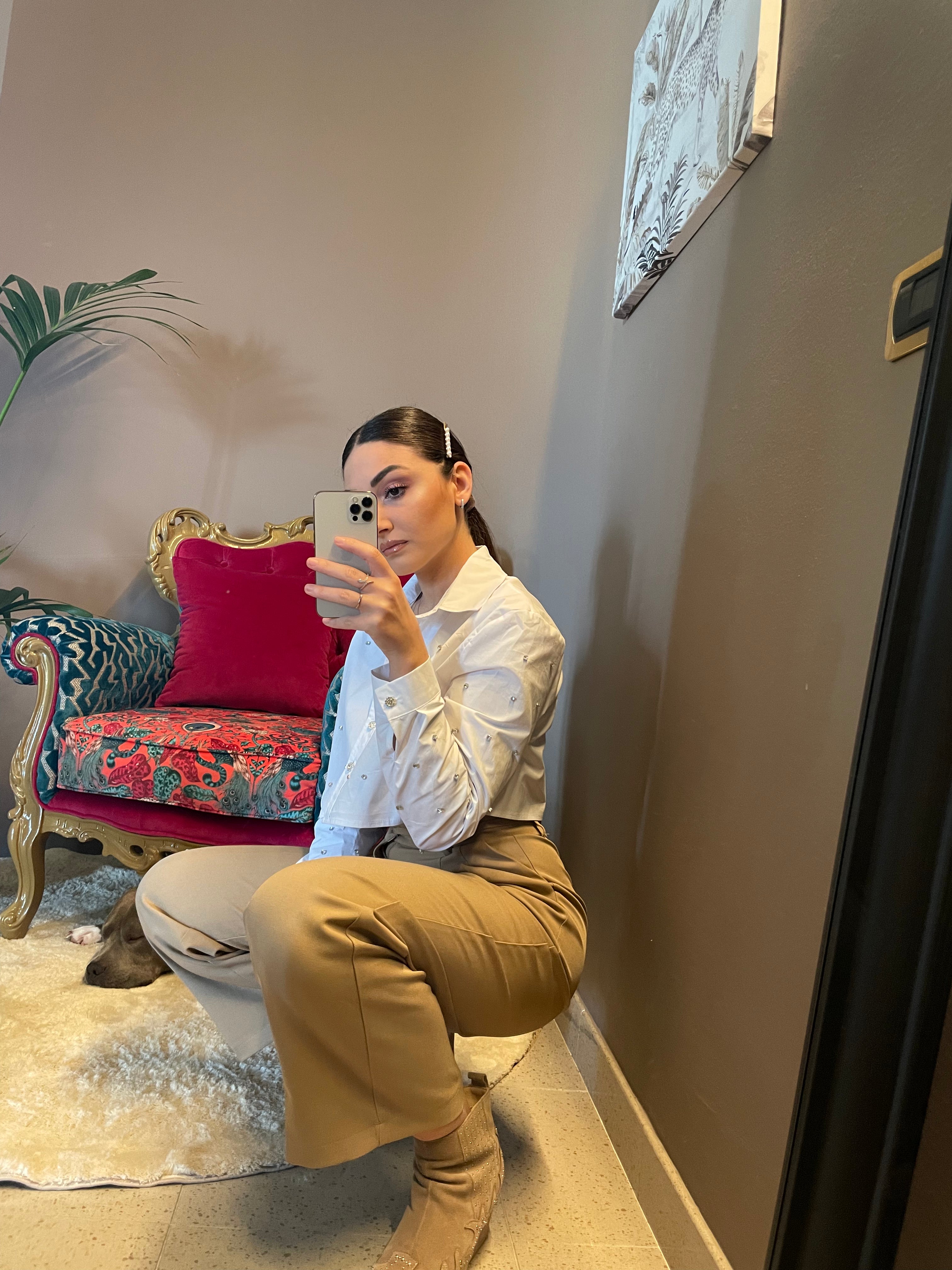 Camicia con gioielli