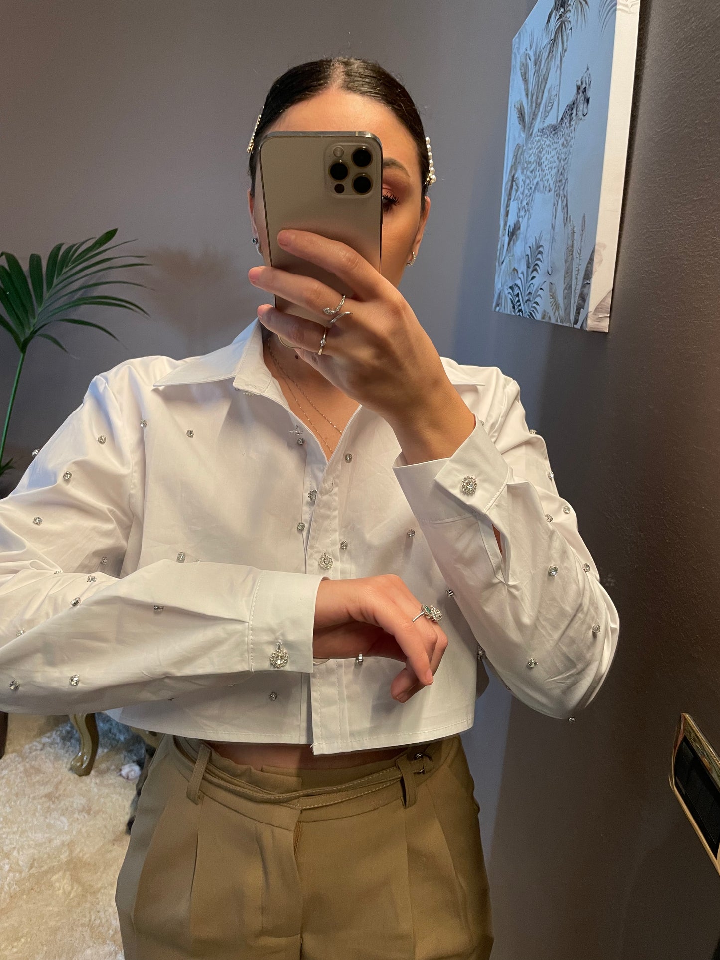 Camicia con gioielli